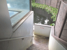 「ヒルトン ニセコビレッジ」の露天風呂への階段