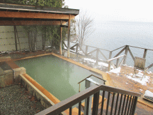 「丸駒温泉旅館」の展望露天風呂
