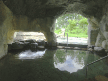 「ピパの湯 ゆ〜りん館」の洞窟露天風呂