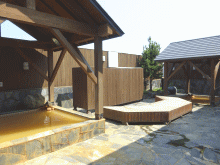 「鶴亀温泉」の露天風呂