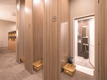 「トリフィートホテル＆ポッドニセコ」のシャワーブース